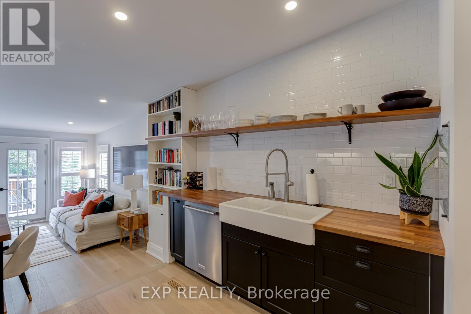 187 Clendenan Avenue, Toronto (High Park North), Ontario  M6P 2W9 - Photo 19 - W12114044