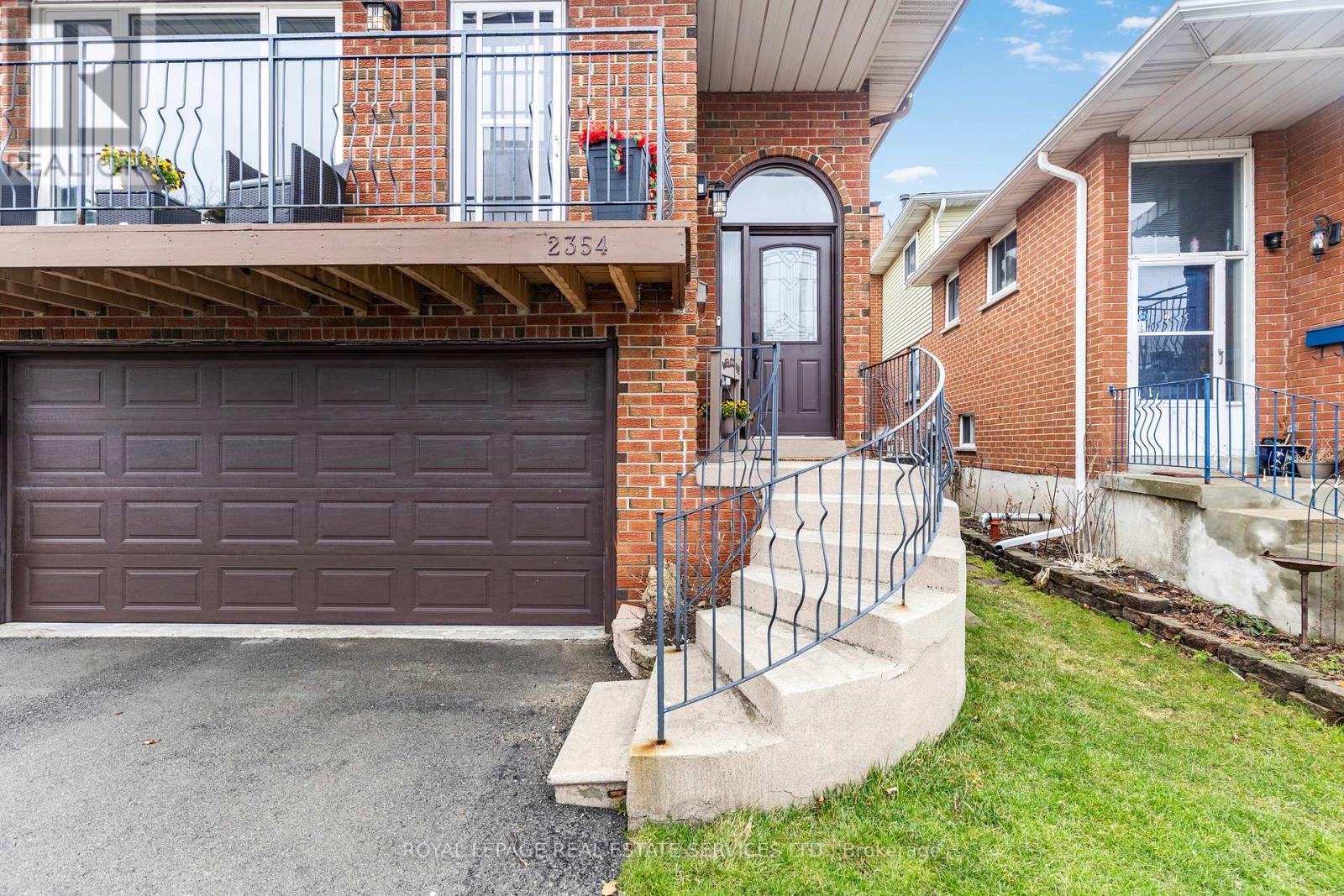 2354 Glastonbury Road, Burlington, Ontario  L7P 3Y3 - Photo 5 - W12082327