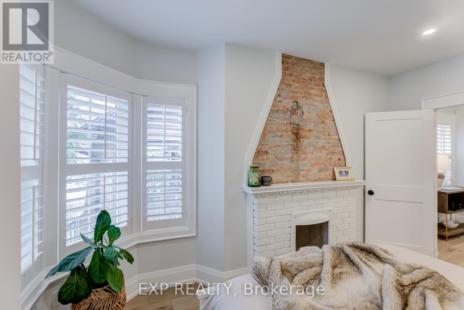 187 Clendenan Avenue, Toronto (High Park North), Ontario  M6P 2W9 - Photo 10 - W12114044