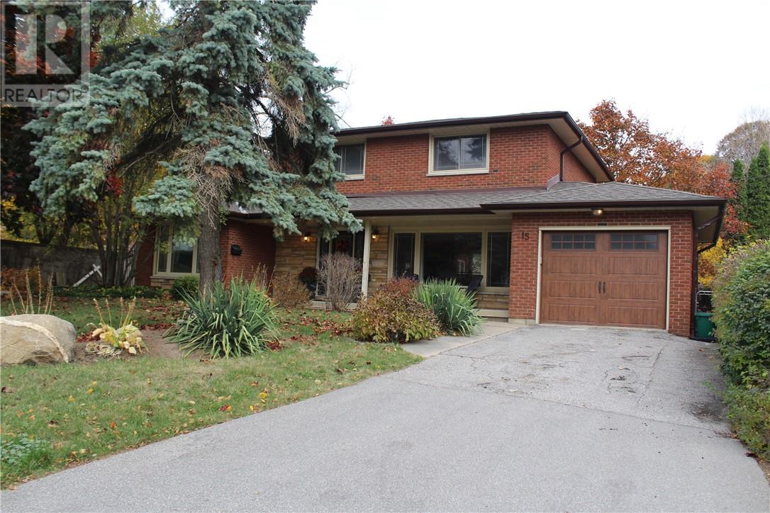 15 Rodney Street, Barrie, Ontario  L4M 4B5 - Photo 3 - 2122025
