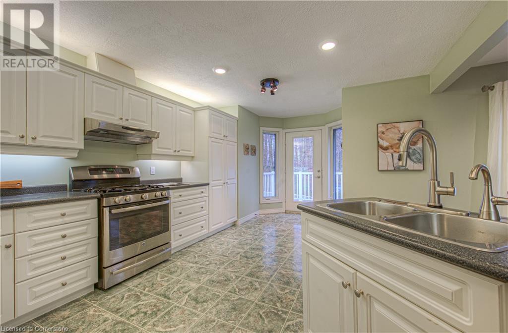 Property at 300 THORNCREST Drive image 5