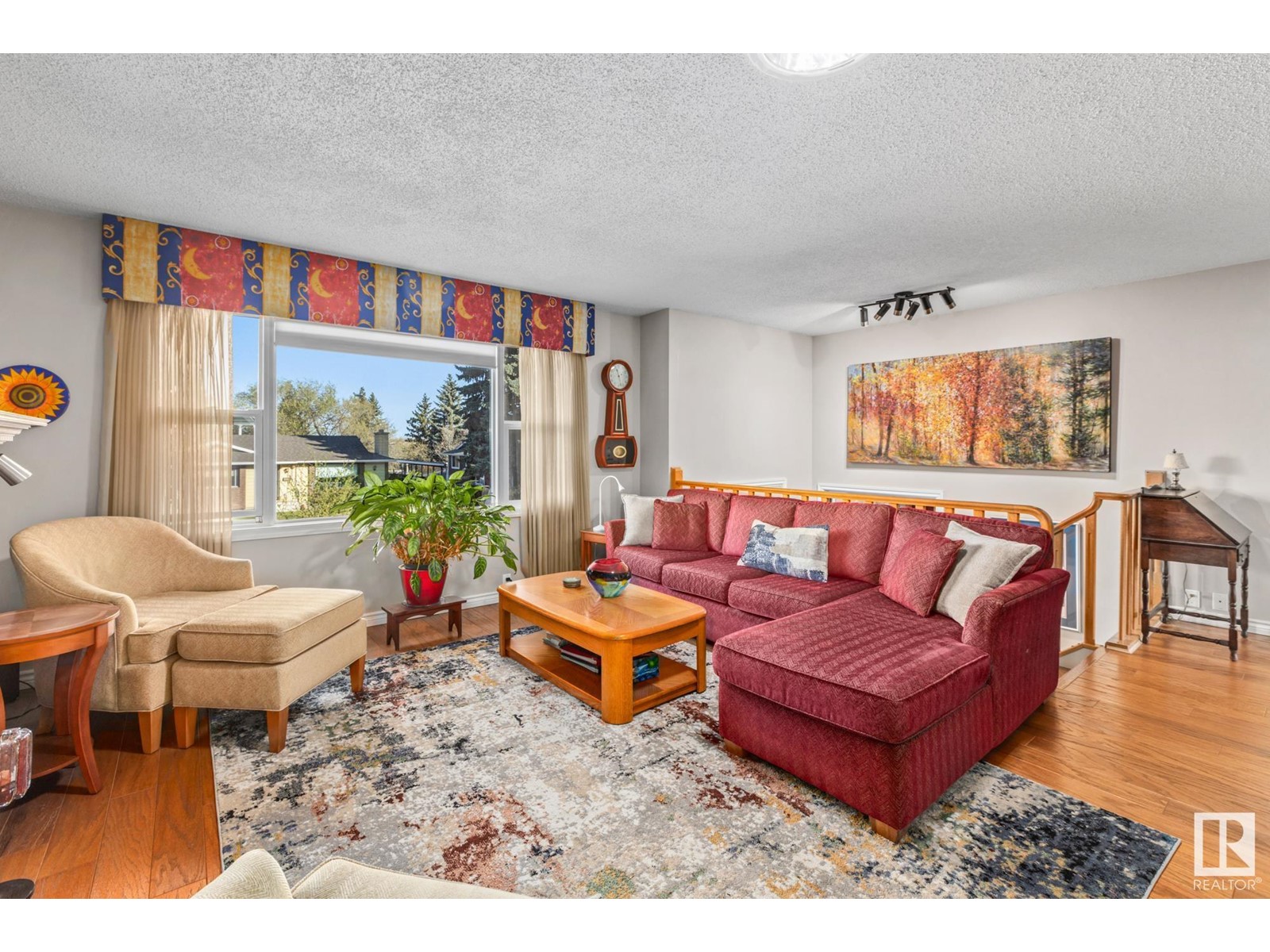 Property at 2 BANTING PL image 4