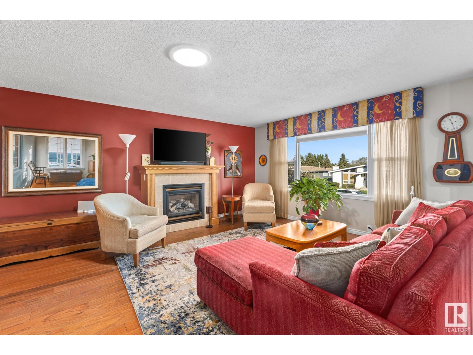 Property at 2 BANTING PL image 3