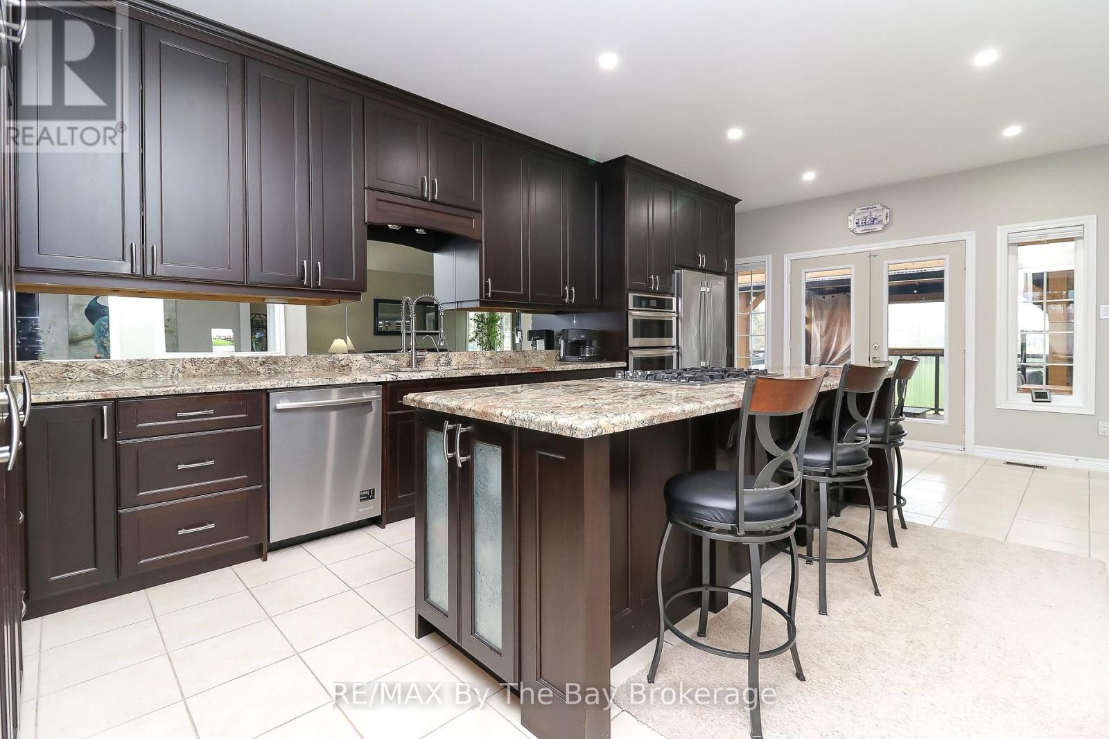 37 Walnut Drive, Wasaga Beach, Ontario  L9Z 0A8 - Photo 26 - S12006924