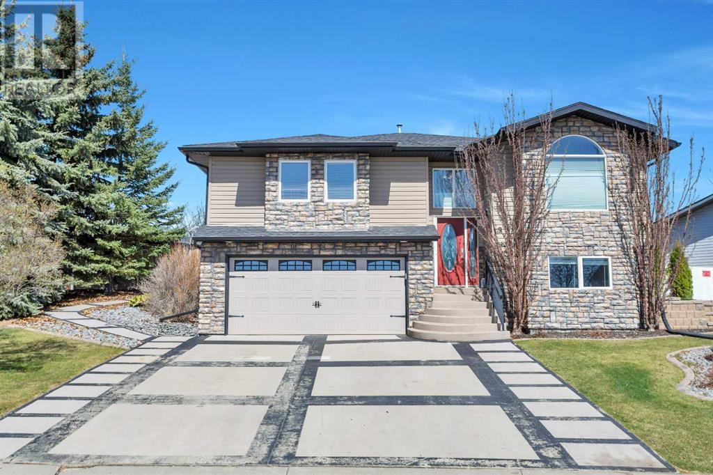 9 Lakes Close, Lacombe, Alberta
