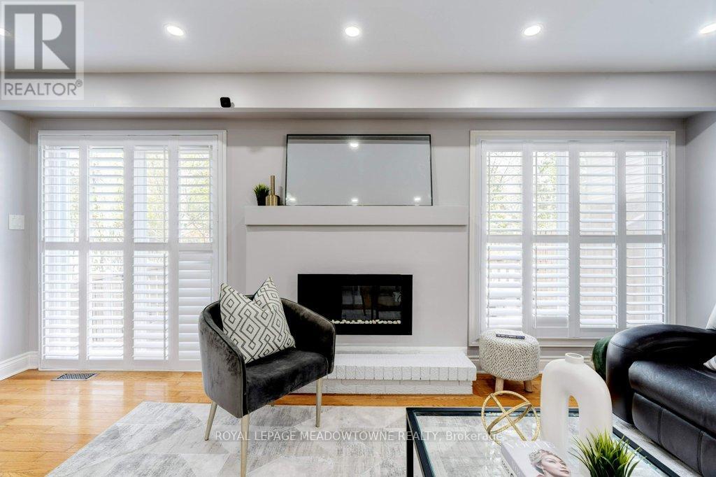 Property at 10 - 336 QUEEN STREET S image 3