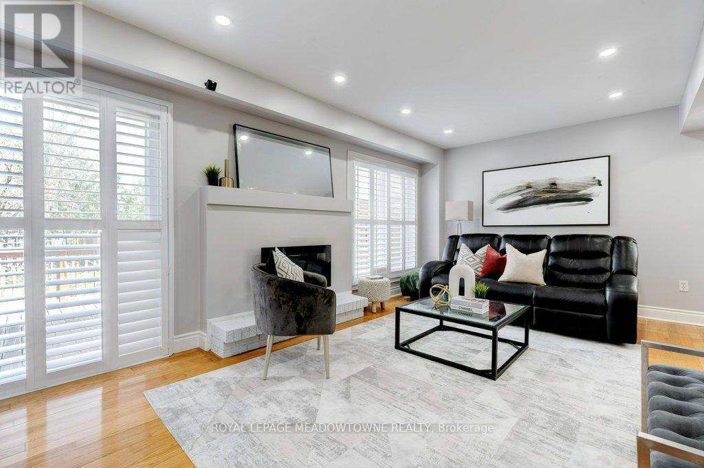 Property at 10 - 336 QUEEN STREET S image 2