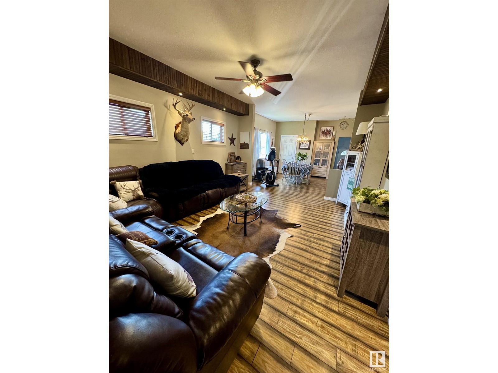 Property at 5127 51 AVE image 4