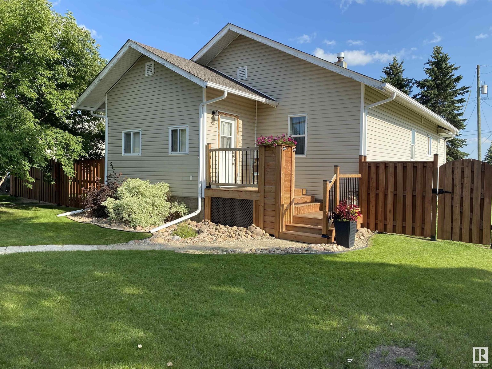 Property at 5127 51 AVE image 2