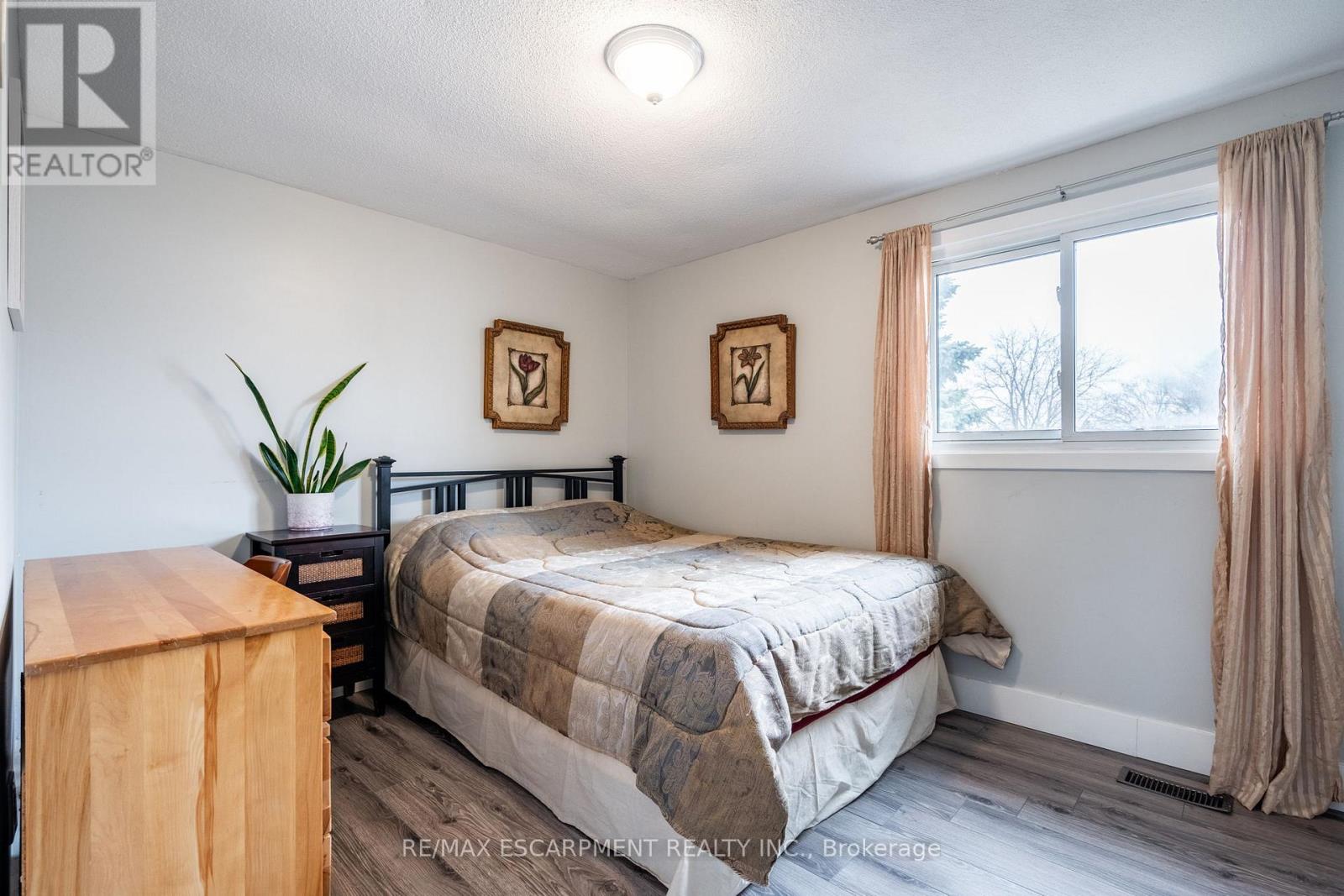 120 Chilton Drive, Hamilton (Stoney Creek Mountain), Ontario  L8J 1M5 - Photo 27 - X12122881