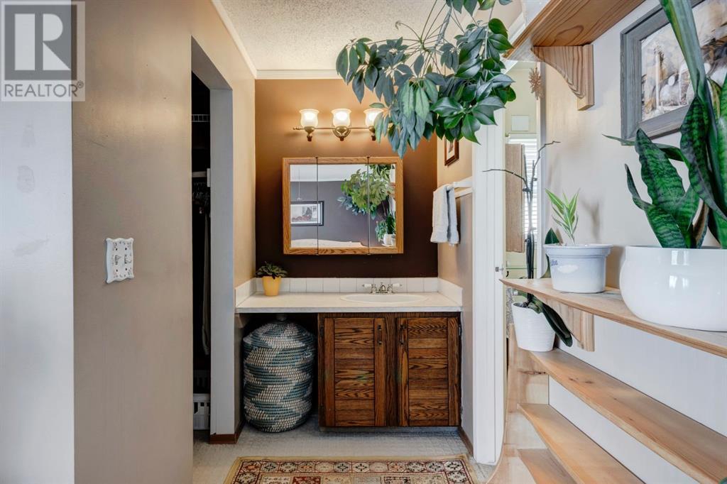 23 Whitman Close Ne, Calgary, Alberta  T1Y 4H3 - Photo 16 - A2216827