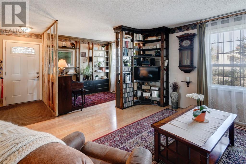 Property at 23 Whitman Close NE image 3