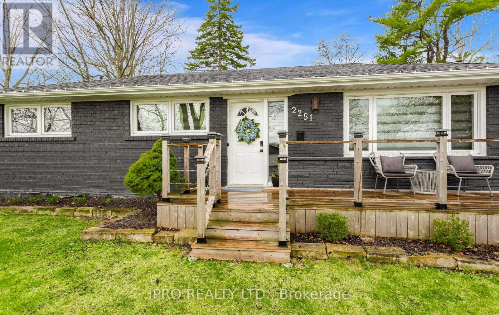 2251 Sunnydale Drive, Burlington, Ontario  L7P 1G2 - Photo 4 - W12122899