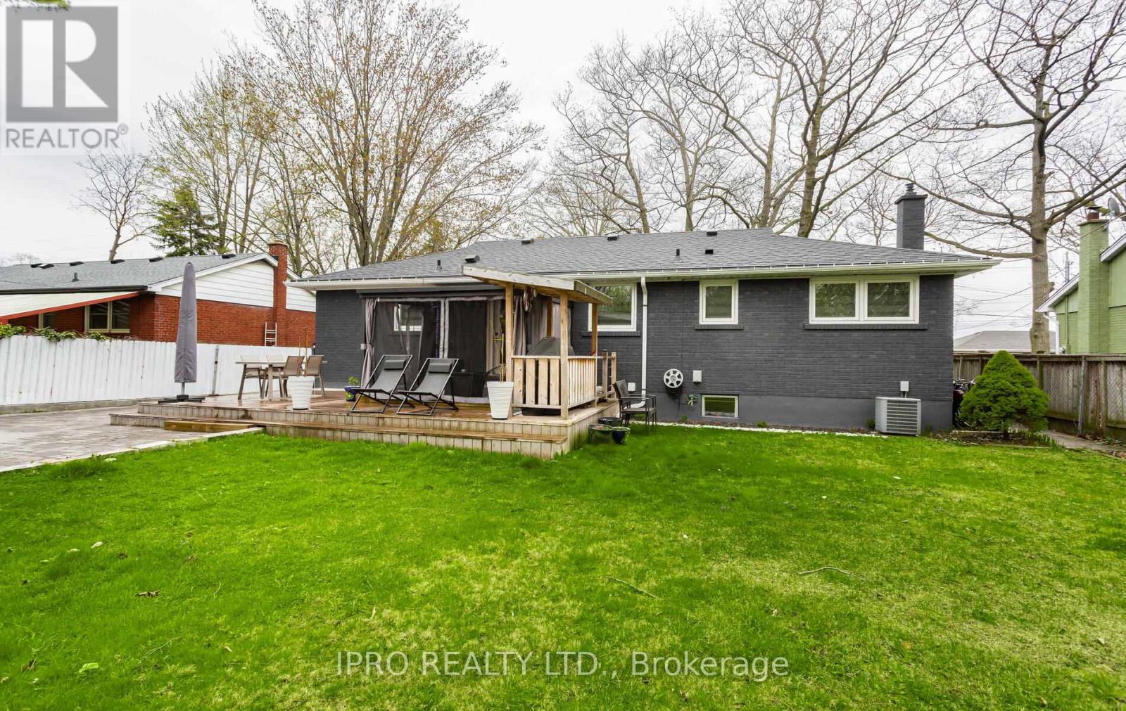 2251 Sunnydale Drive, Burlington, Ontario  L7P 1G2 - Photo 48 - W12122899
