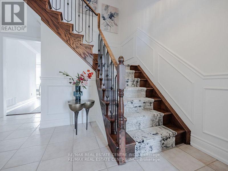 28 Huntley Court, Brampton, Ontario  L6Z 1X8 - Photo 7 - W12122923
