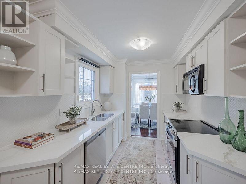 28 Huntley Court, Brampton, Ontario  L6Z 1X8 - Photo 8 - W12122923