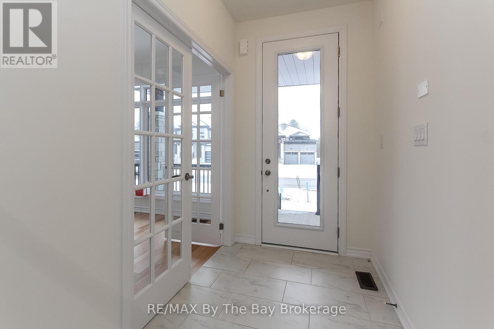 151 Rosanne Circle, Wasaga Beach, Ontario  L9Z 0N1 - Photo 8 - S11962128