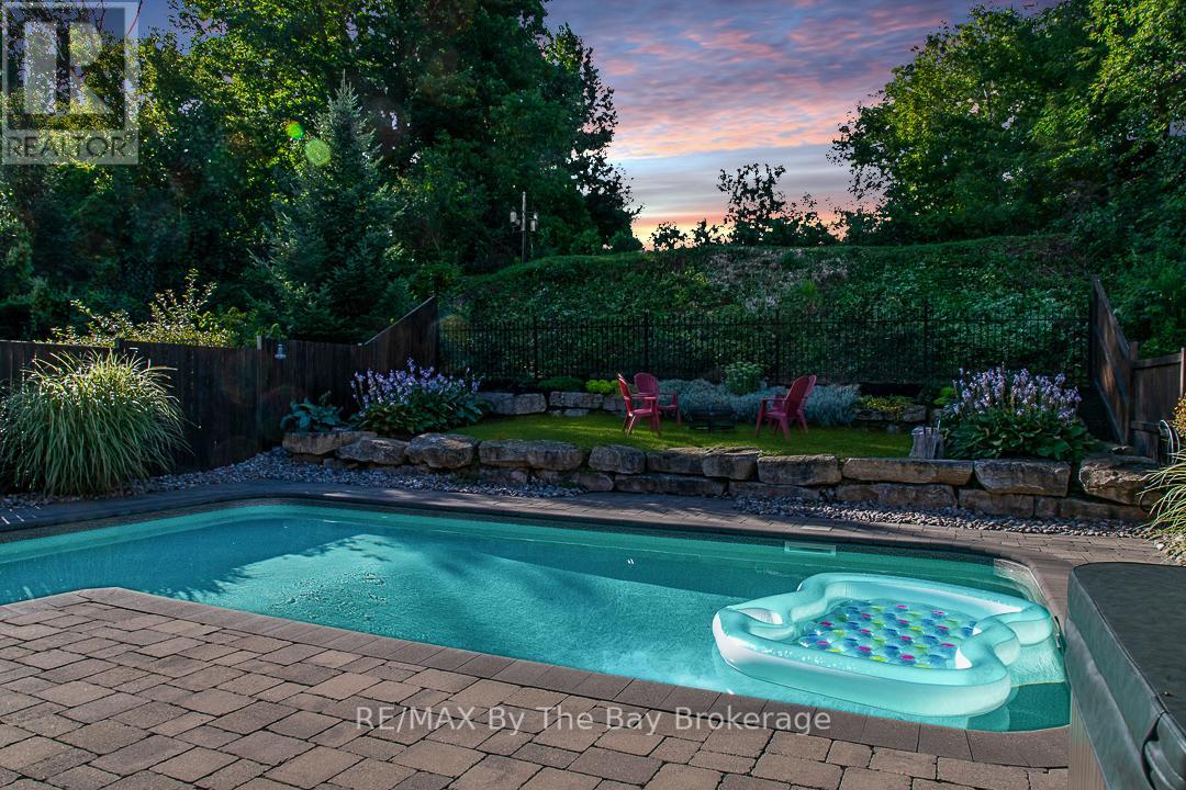Property at 20 LYNDEN STREET image 3