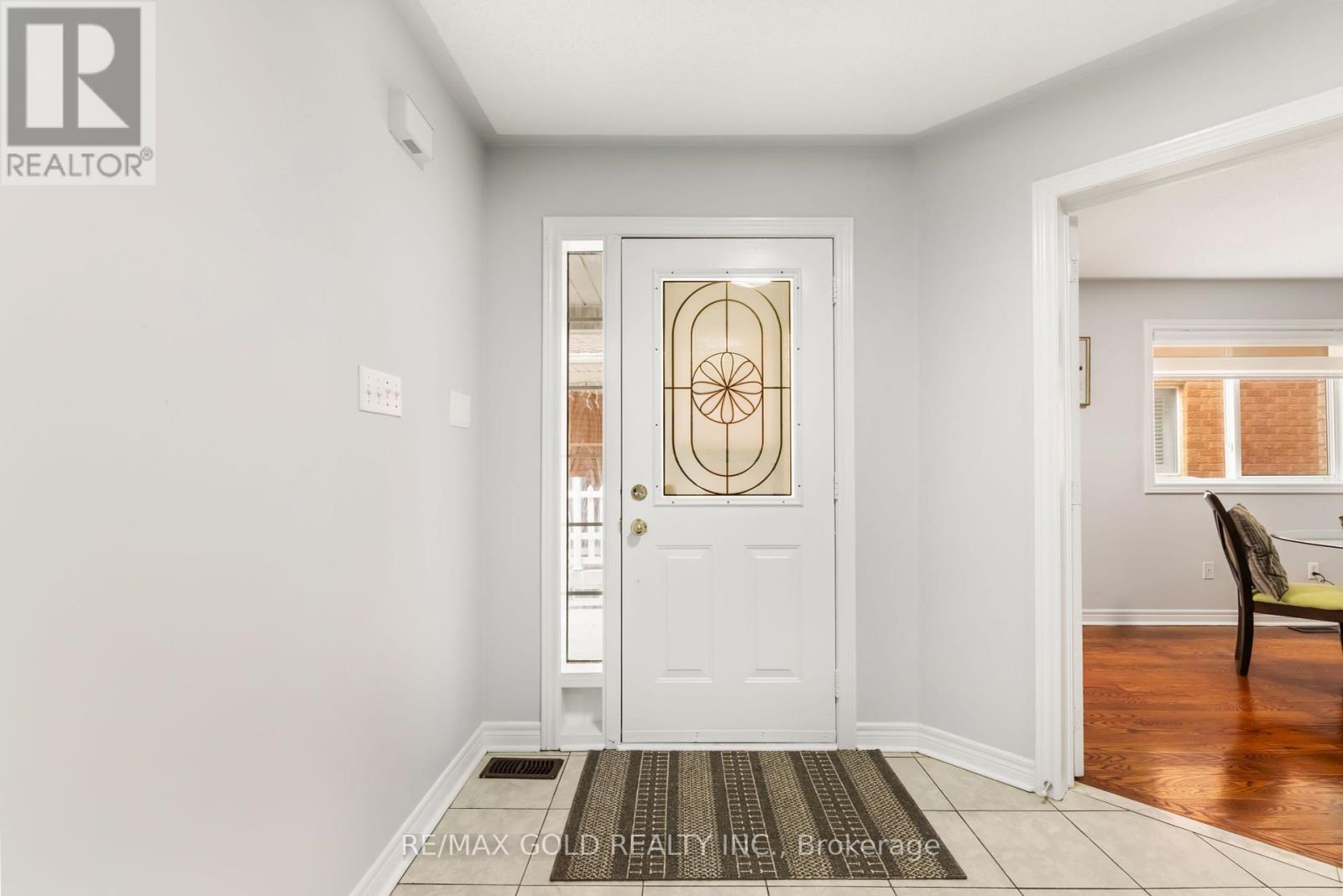 17 Dovesong Drive, Brampton, Ontario  L6R 1V9 - Photo 6 - W12037780