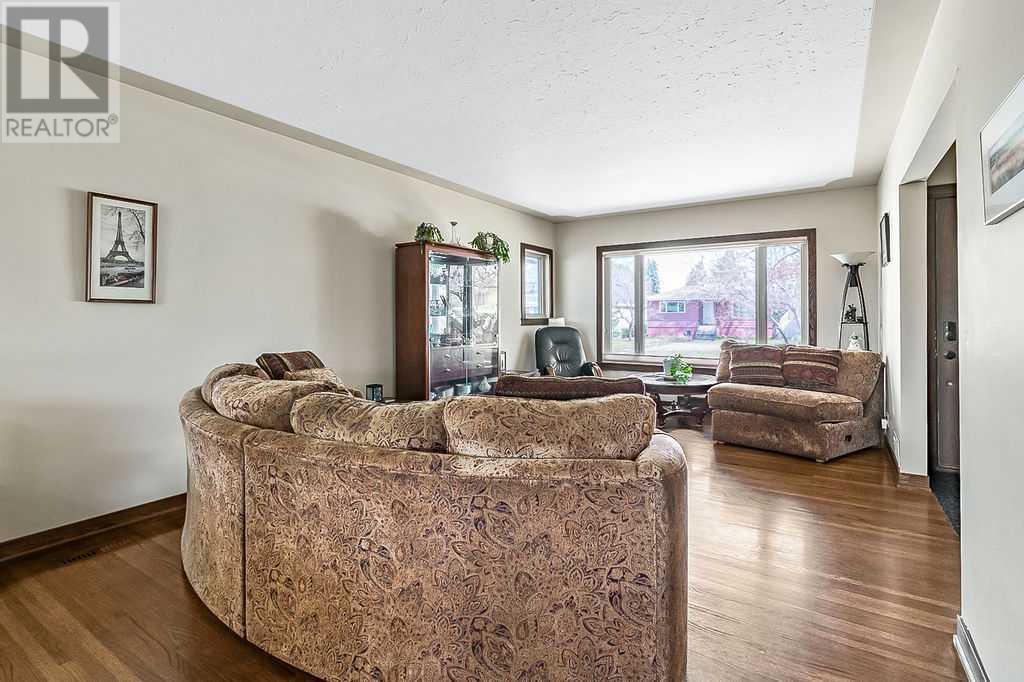 3203 27 Street Sw, Calgary, Alberta  T3E 2G9 - Photo 10 - A2216294