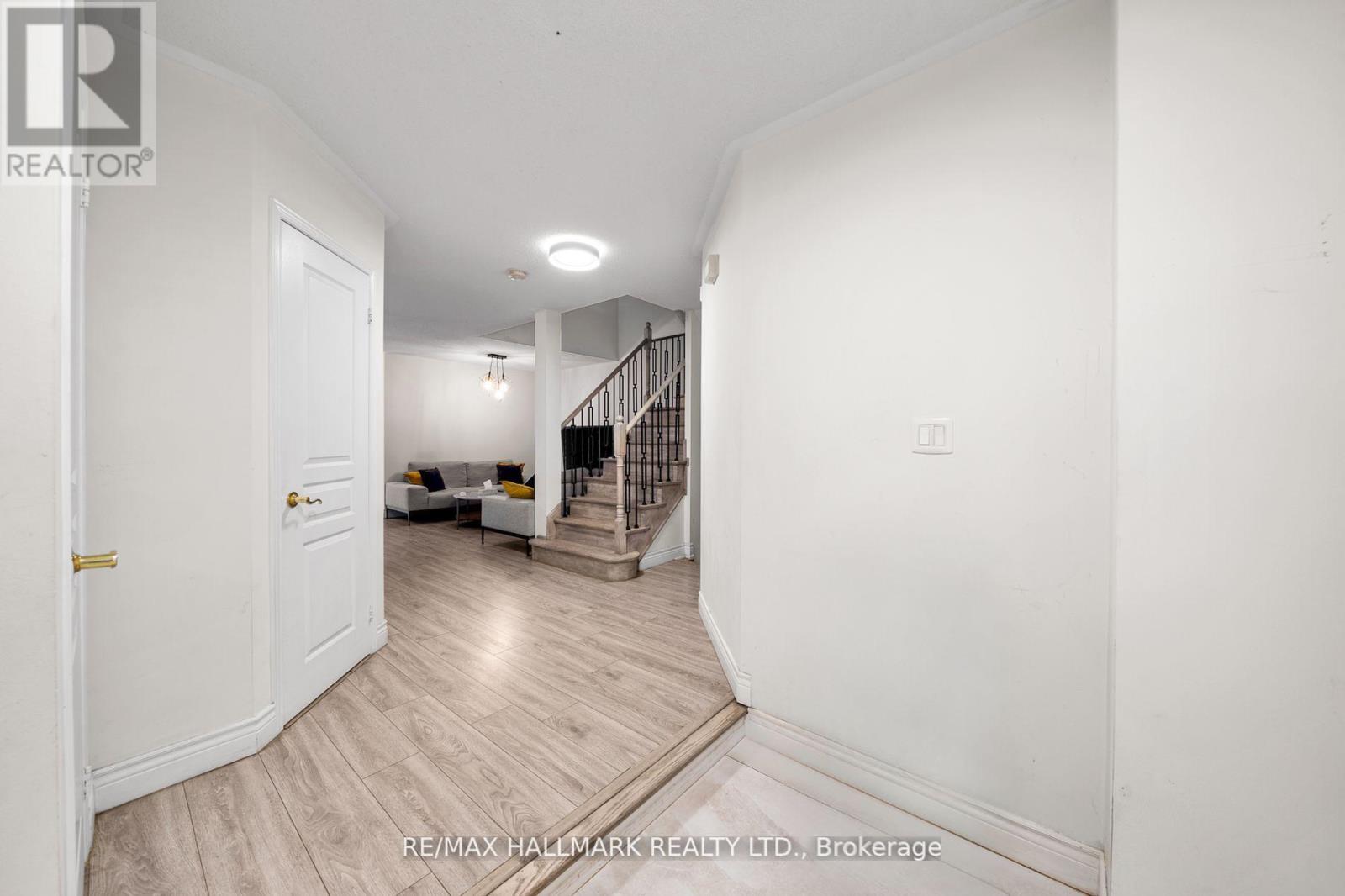 11 Alberta Drive, Vaughan, Ontario  L4K 4X4 - Photo 7 - N12122929