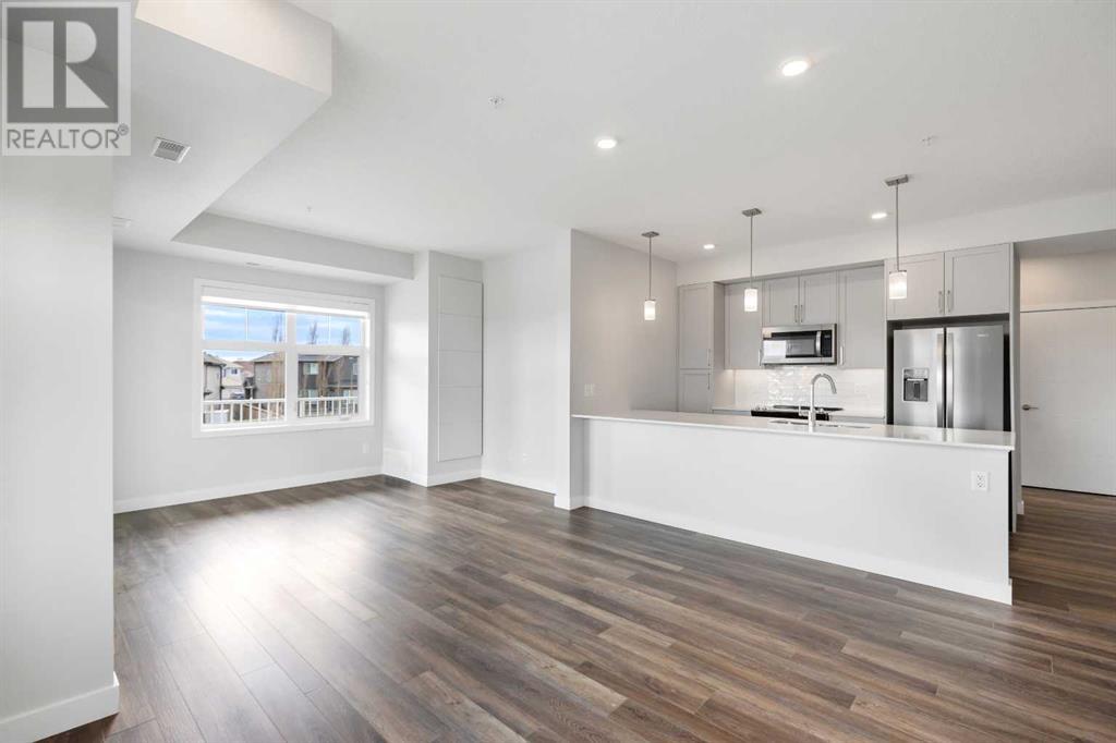 Property at 202, 255 Les Jardins Park SE image 2