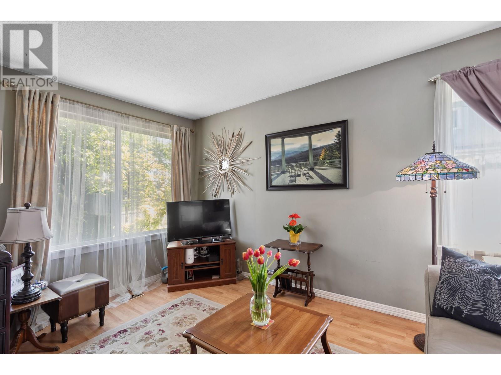 Property at 20283 LORNE AVENUE image 5