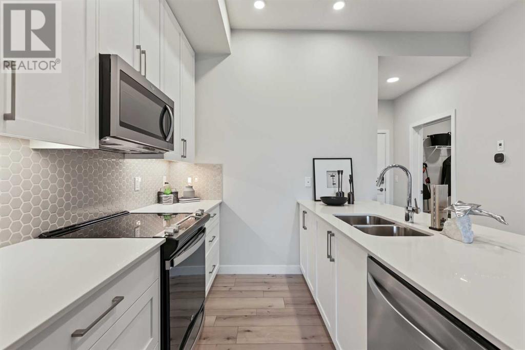 Property at 421, 255 Les Jardins Park SE image 4