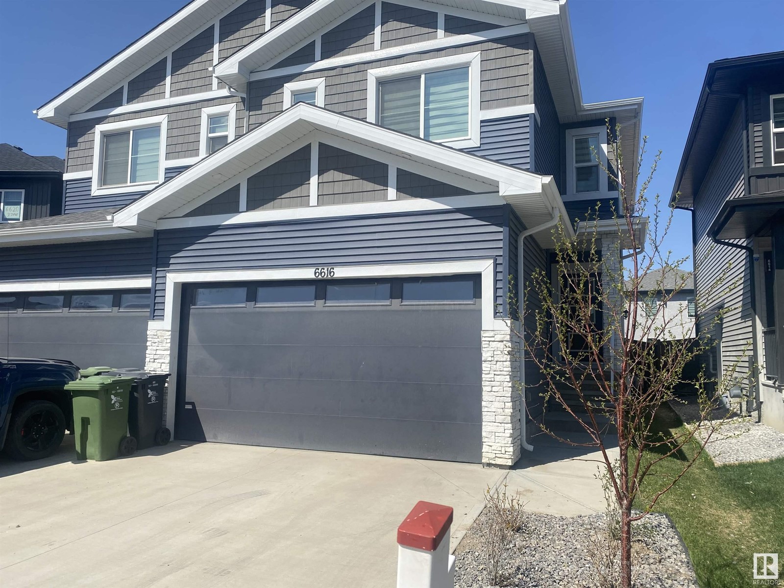 Property at 6616 37 AV image 2