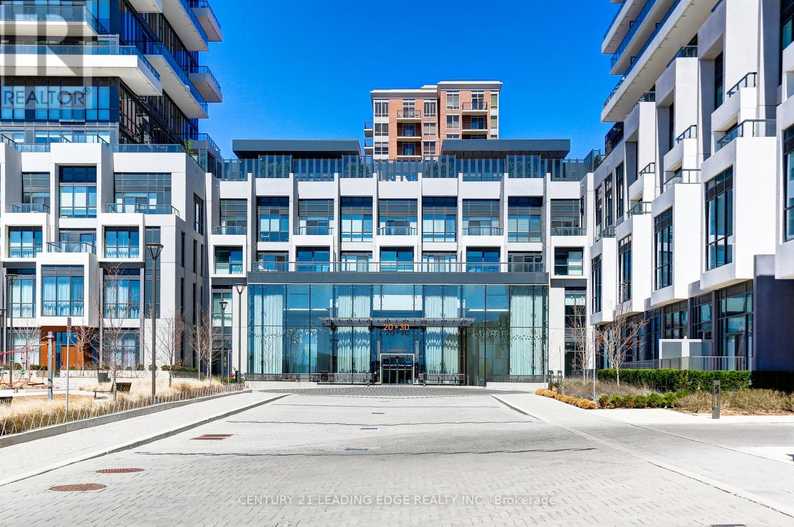 712 - 30 Inn On The Park Drive, Toronto, Ontario  M3C 0P7 - Photo 2 - C12122976