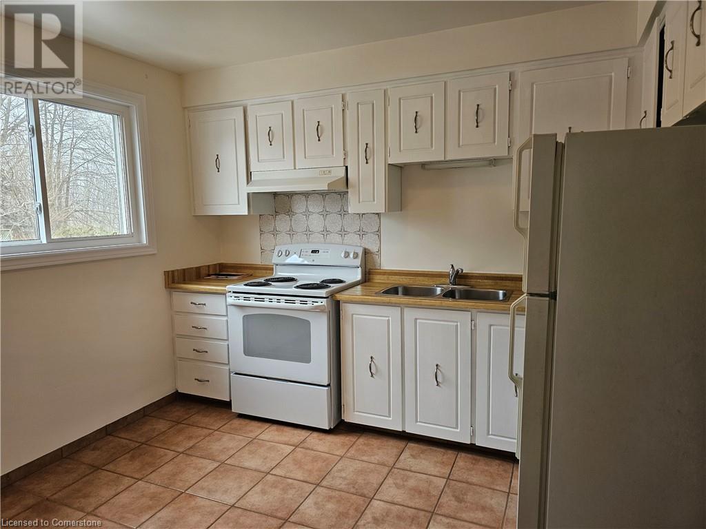 Property at 924 MOHAWK Road W Unit# C image 3