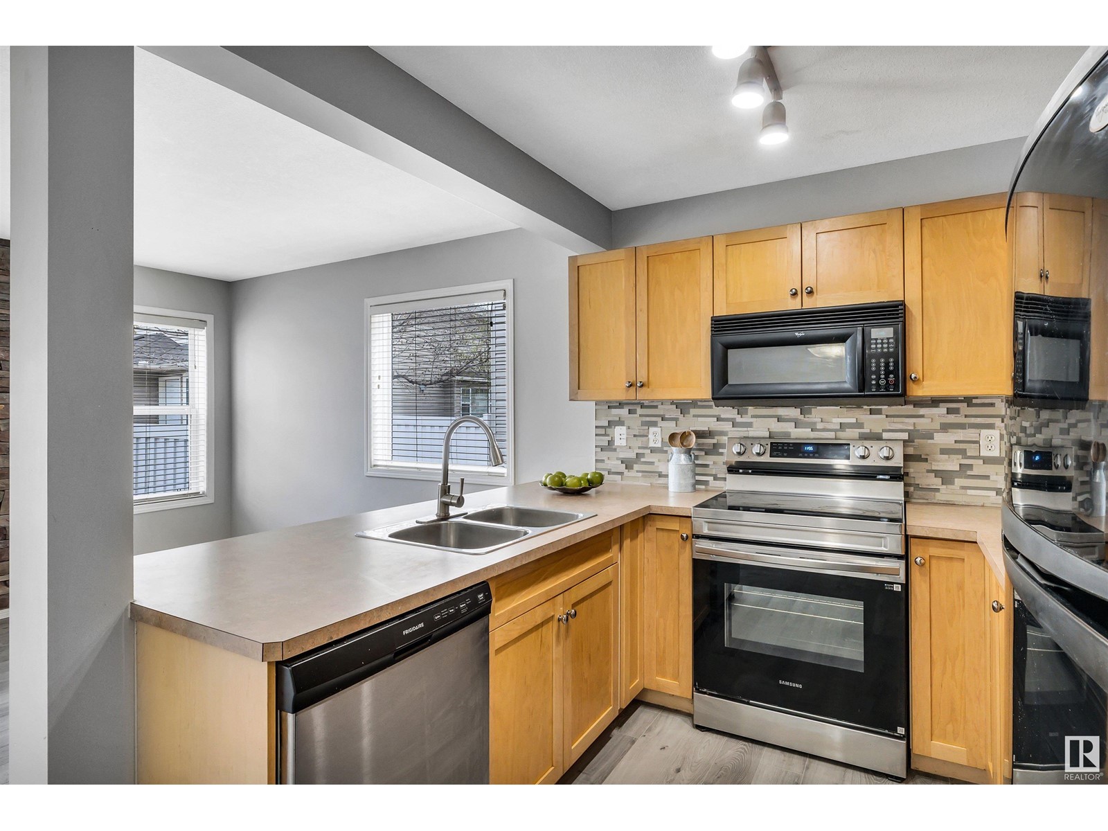 Property at #100 230 EDWARDS DR SW image 4