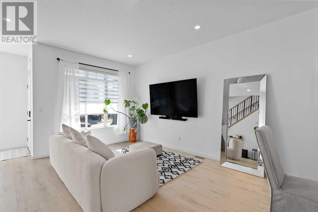 Property at 226 Edith Road NW image 4