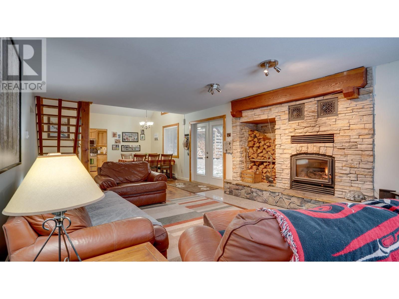 Property at 810 Firwood Road image 4