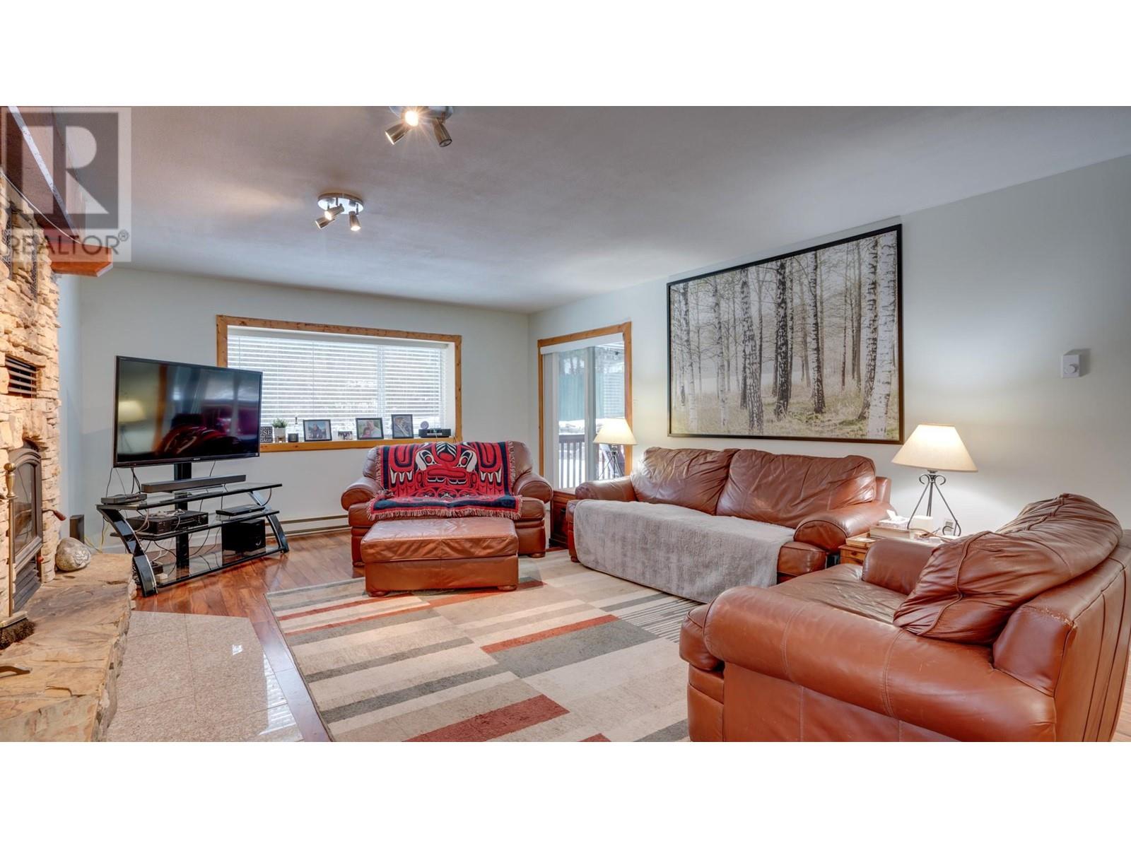 Property at 810 Firwood Road image 5