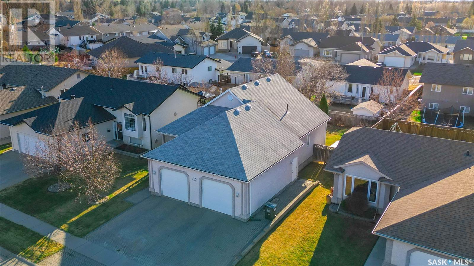 Property at 15 Longpre CRESCENT image 3