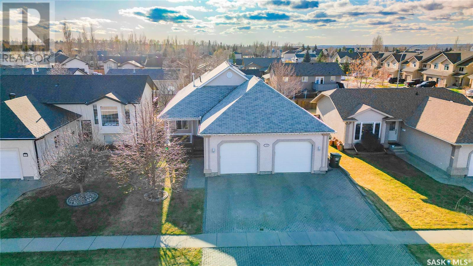 Property at 15 Longpre CRESCENT image 4