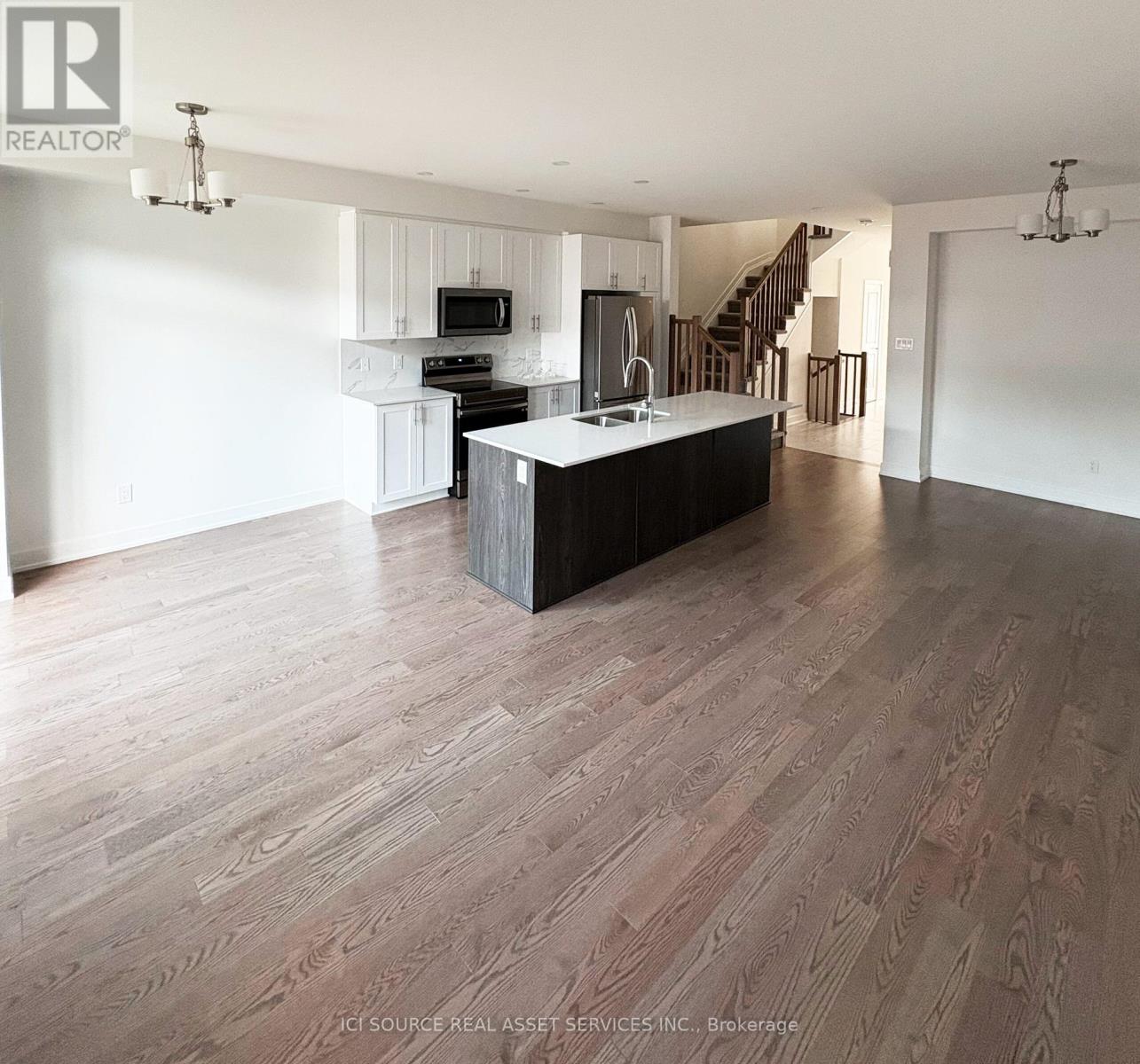 606 Rathburn Lane, Ottawa, Ontario  K1T 0V7 - Photo 2 - X12004576