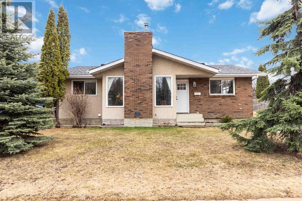 Property at 209 Woodland Drive image 2