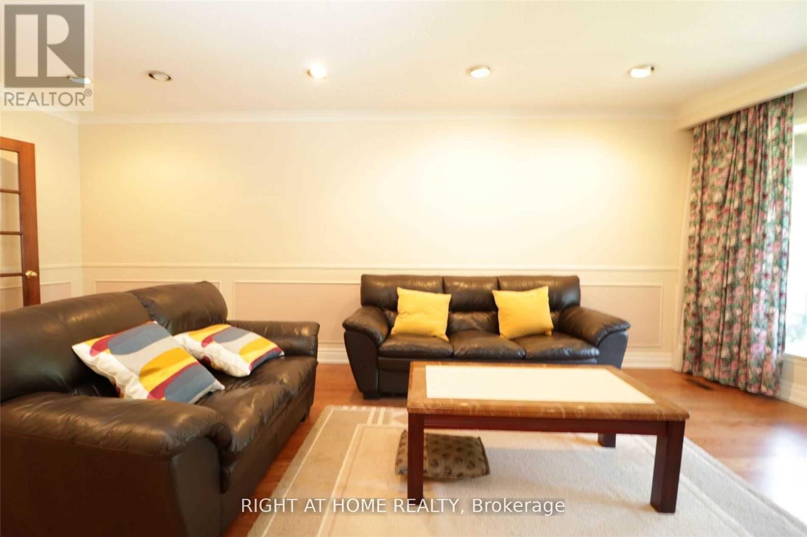 70 Bestview Drive, Toronto, Ontario  M2M 2X9 - Photo 7 - C12022614