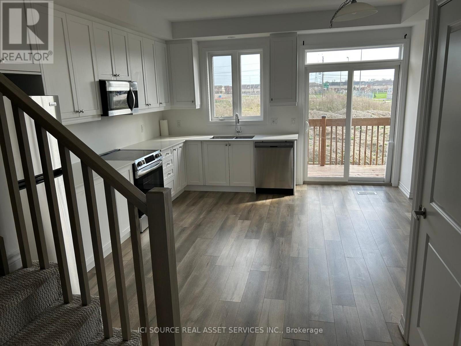 46 - 61 Soho Street, Hamilton (Stoney Creek Mountain), Ontario  L8J 0M6 - Photo 2 - X12118796