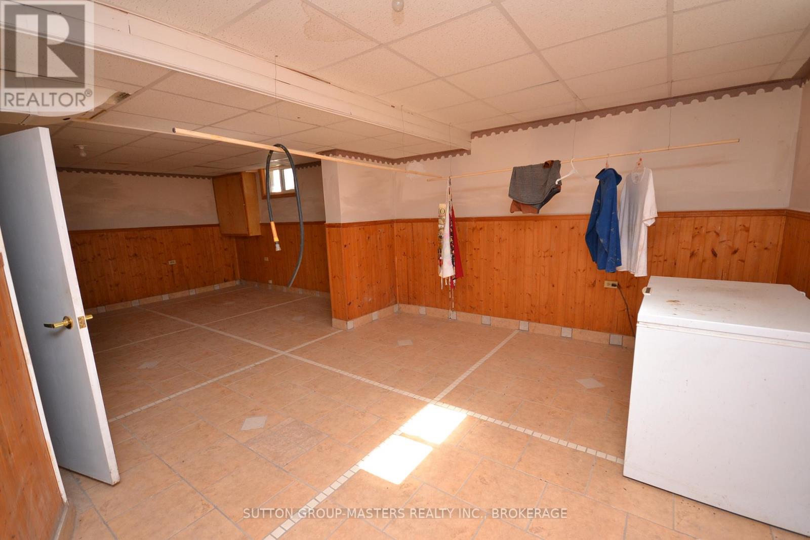 245 Arnold Street, Kingston (City Northwest), Ontario  K7M 3M4 - Photo 24 - X12032351