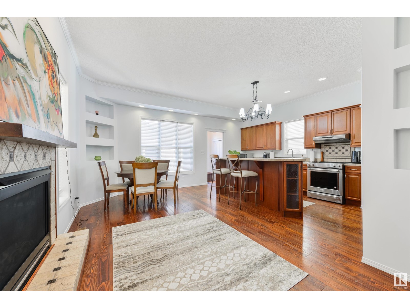 Property at 10072 90 ST NW image 3