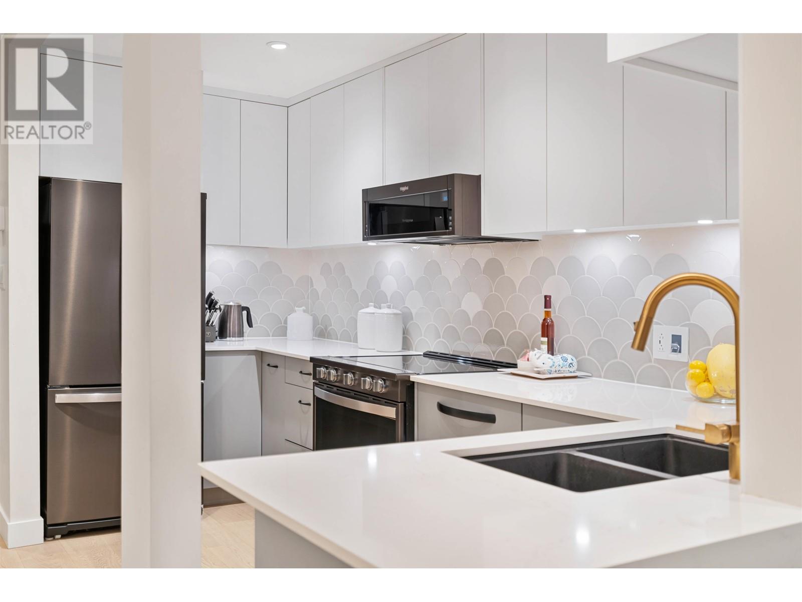 2422 E 8th Avenue, Vancouver, British Columbia  V5M 4V4 - Photo 9 - R2997267