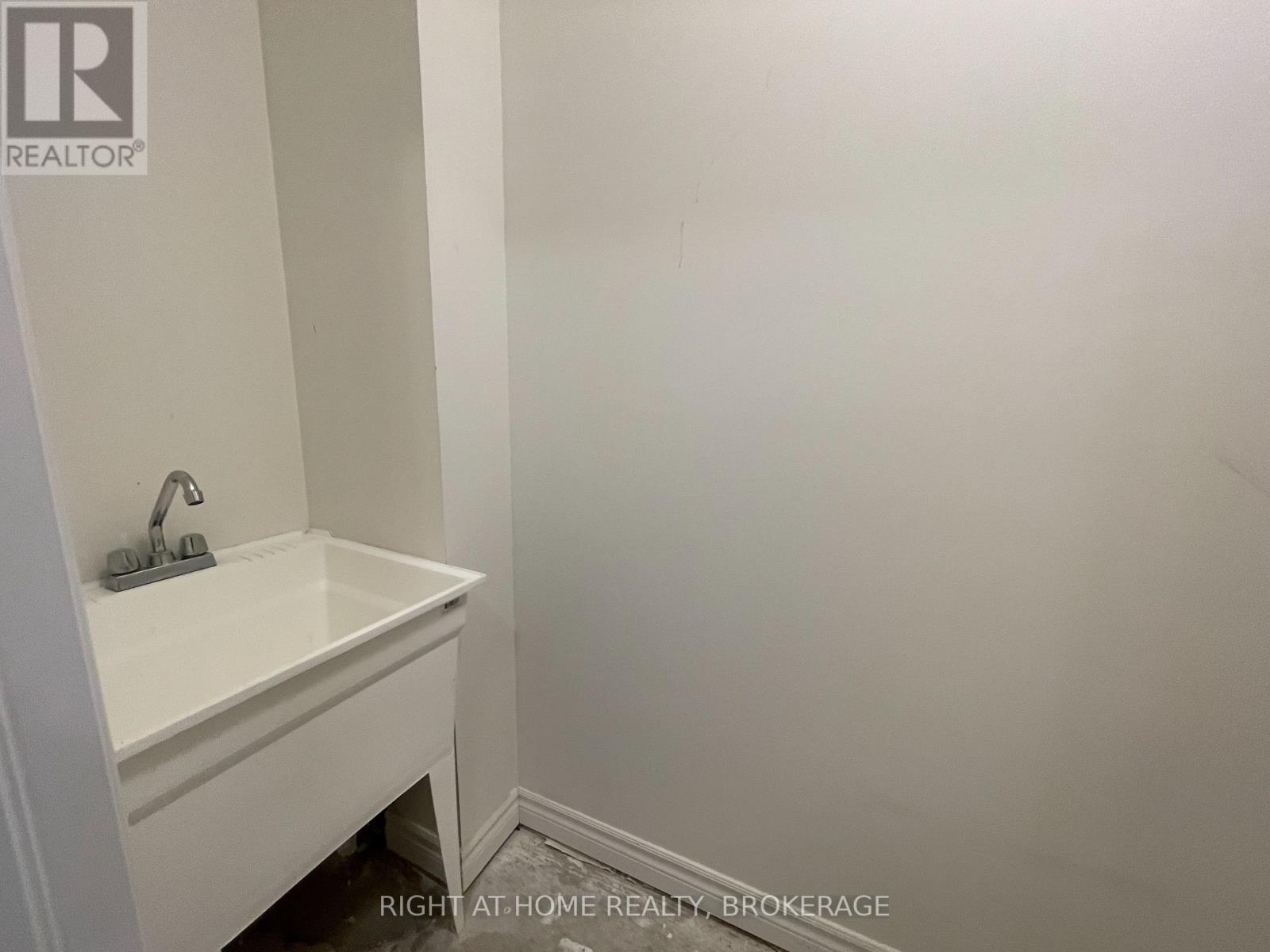 1174 Restivo Lane, Milton, Ontario  L9E 1N8 - Photo 10 - W12121946
