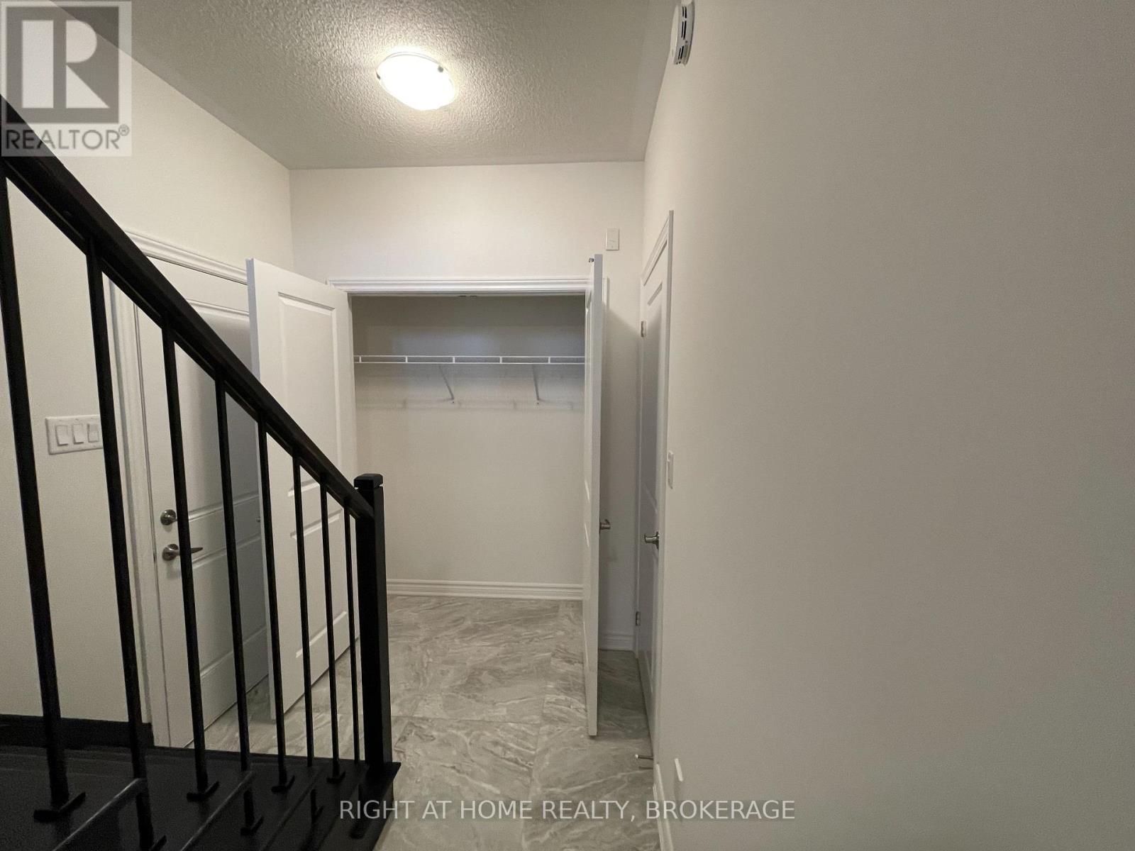 1174 Restivo Lane, Milton, Ontario  L9E 1N8 - Photo 9 - W12121946