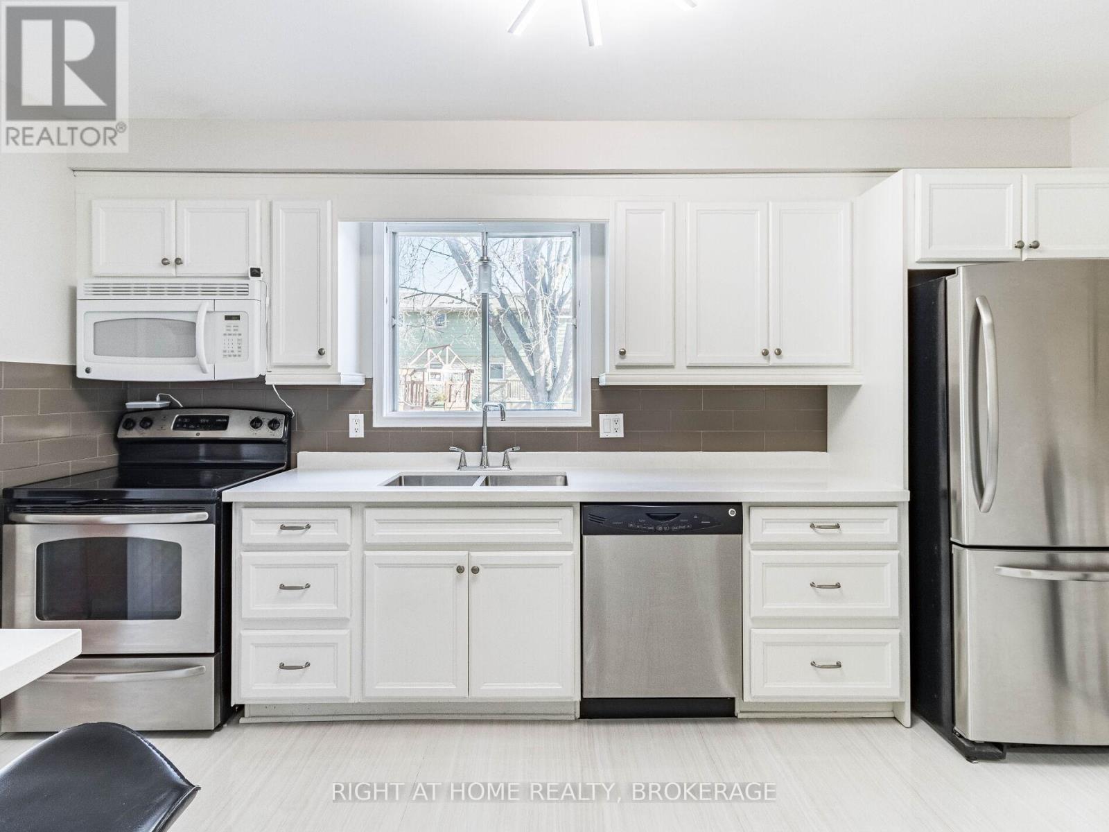 24 The Meadows Street, St. Catharines, Ontario  L2N 7L1 - Photo 10 - X12122901