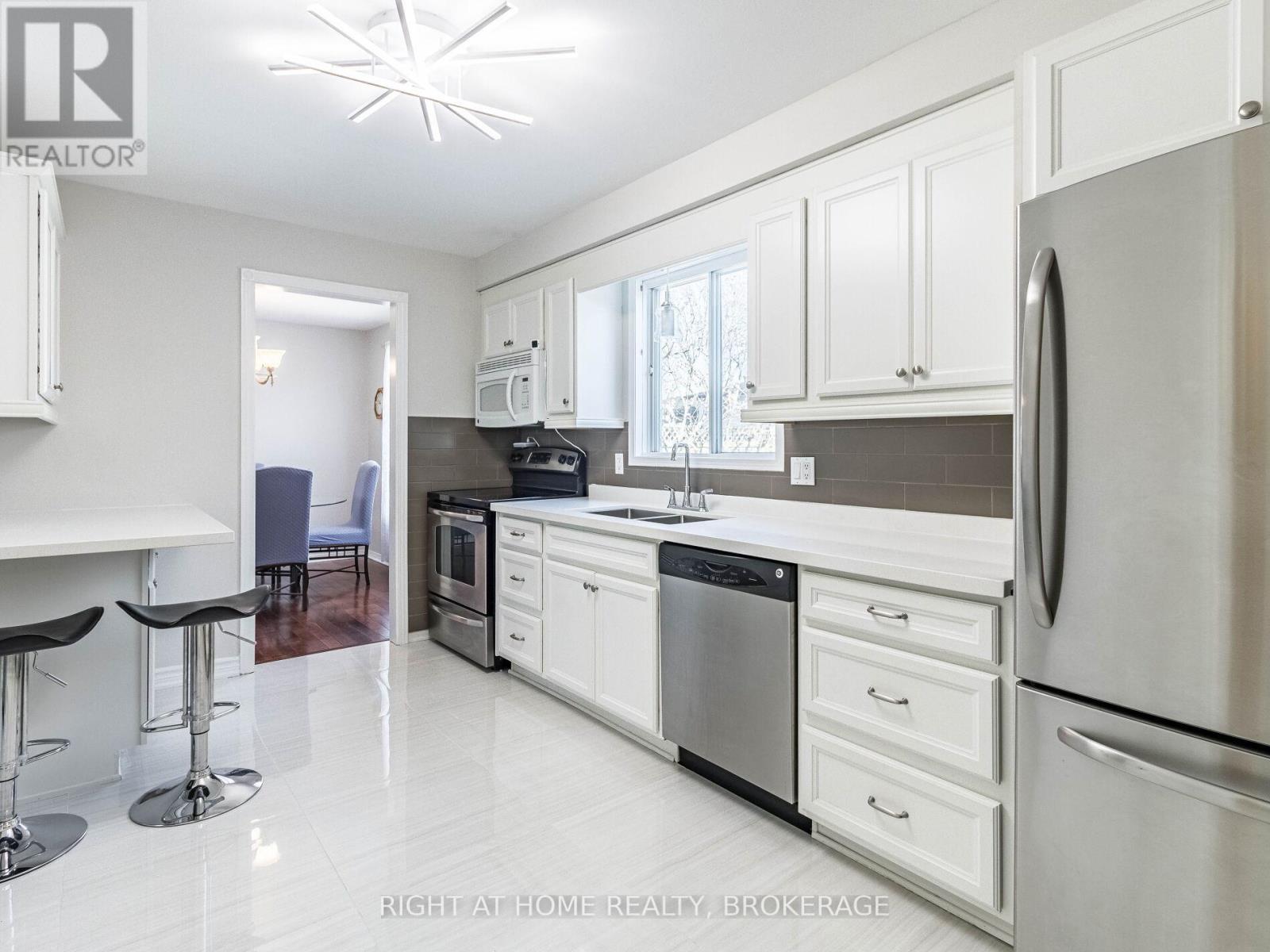 24 The Meadows Street, St. Catharines, Ontario  L2N 7L1 - Photo 9 - X12122901