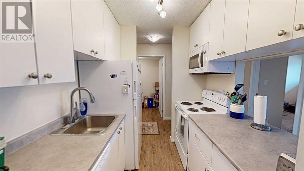 102, 405 Columbia Boulevard W, Lethbridge, Alberta  T1K 5R8 - Photo 3 - A2214613