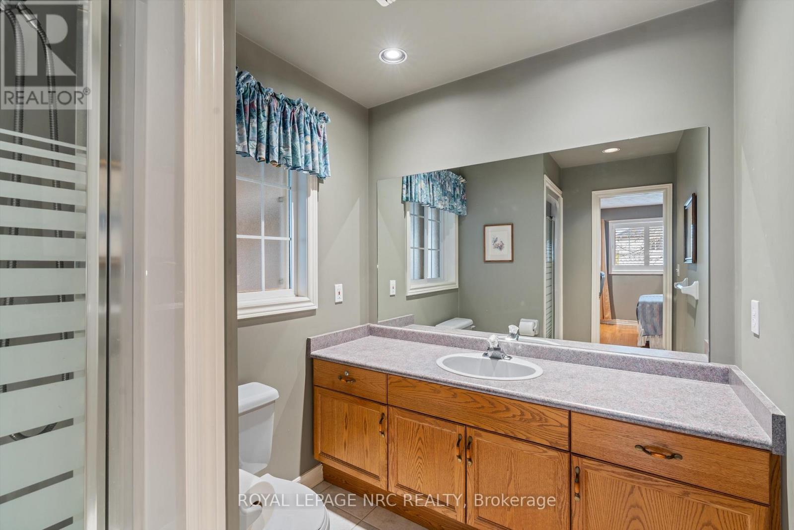 31 Crysler Crescent, Thorold, Ontario  L2V 5A2 - Photo 17 - X12123077
